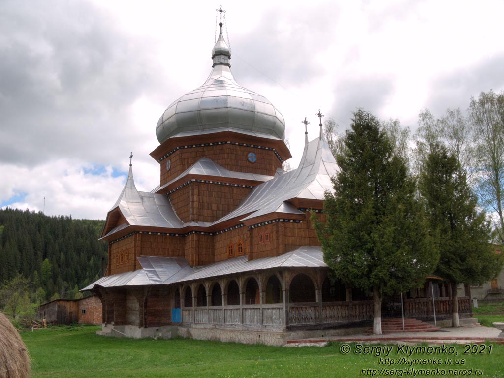 Черновицкая область, Вижницкий район. Село Шепот. Фото. Деревянная Церковь святого Ильи (Свято-Ильинская церковь), 1898 год (47°47'57"N, 25°09'12"E).