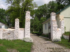 Хмельницкая область. Село Голозубинцы. Фото. Бывшая усадьба Скибневских (48°49'44"N, 26°54'52"E).