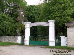 Хмельницкая область. Село Великий Жванчик. Фото. Бывшая усадьба и дворец Хелминских (48°45'41"N, 26°57'52"E).