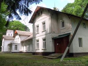 Хмельницкая область. Село Великий Жванчик. Фото. Бывший дворец Хелминских (48°45'41"N, 26°57'52"E).