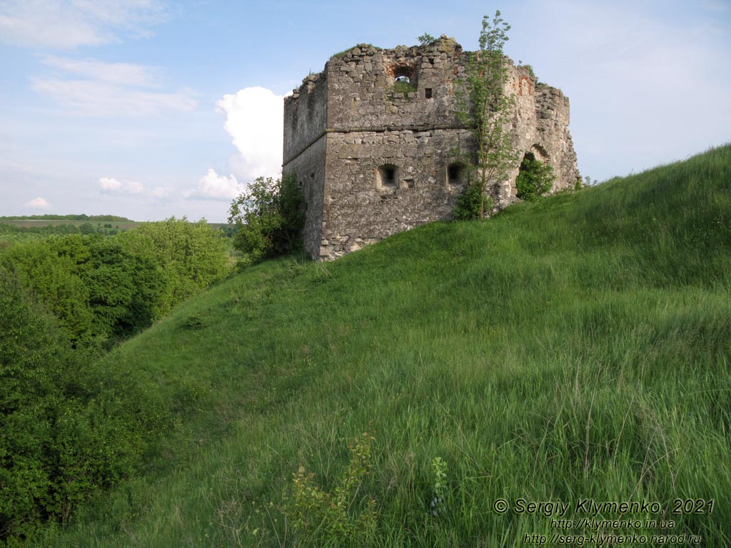 Хмельницкая область. Село Сутковцы. Фото. Сутковецкий замок (49°10'37"N, 26°55'37"E), XV-XVI века.