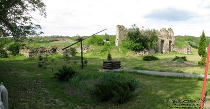 Хмельницкая область. Село Пановцы Каменец-Подольского района. Фото. Руины Панивецкого замка (48°37'23"N, 26°36'54"E). Панорама ~60°.