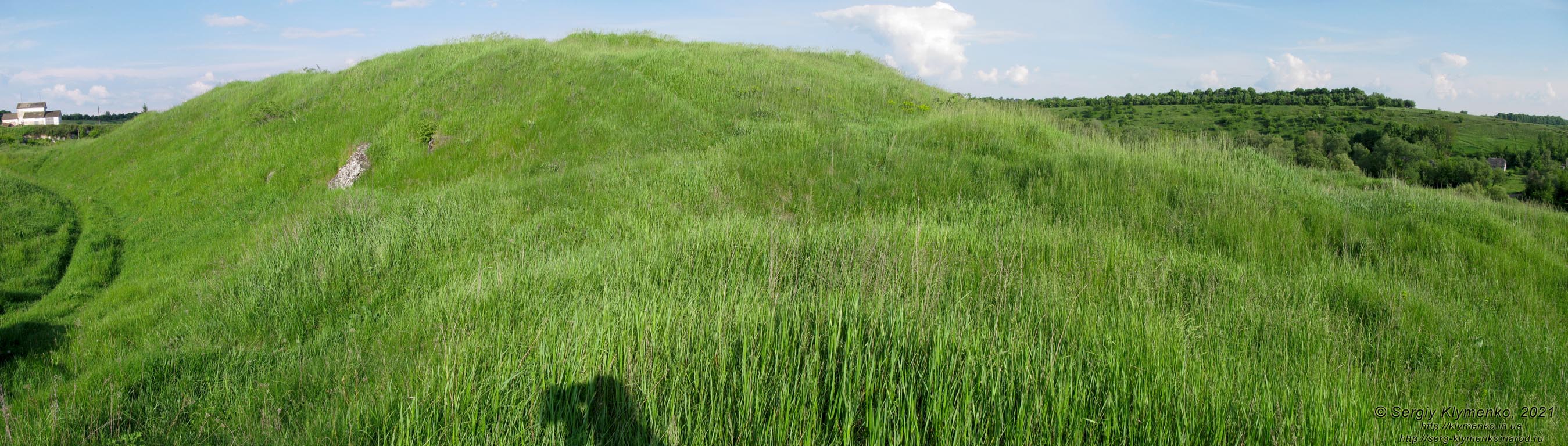 Хмельницкая область. Село Сутковцы. Фото. Поселение Черняховской культуры (49°10'37"N, 26°55'34"E) - памятник археологии местного значения. Панорама ~180°.