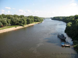 Чернигов. Фото. Вид на реку Десна (по течению) с пешеходного моста.