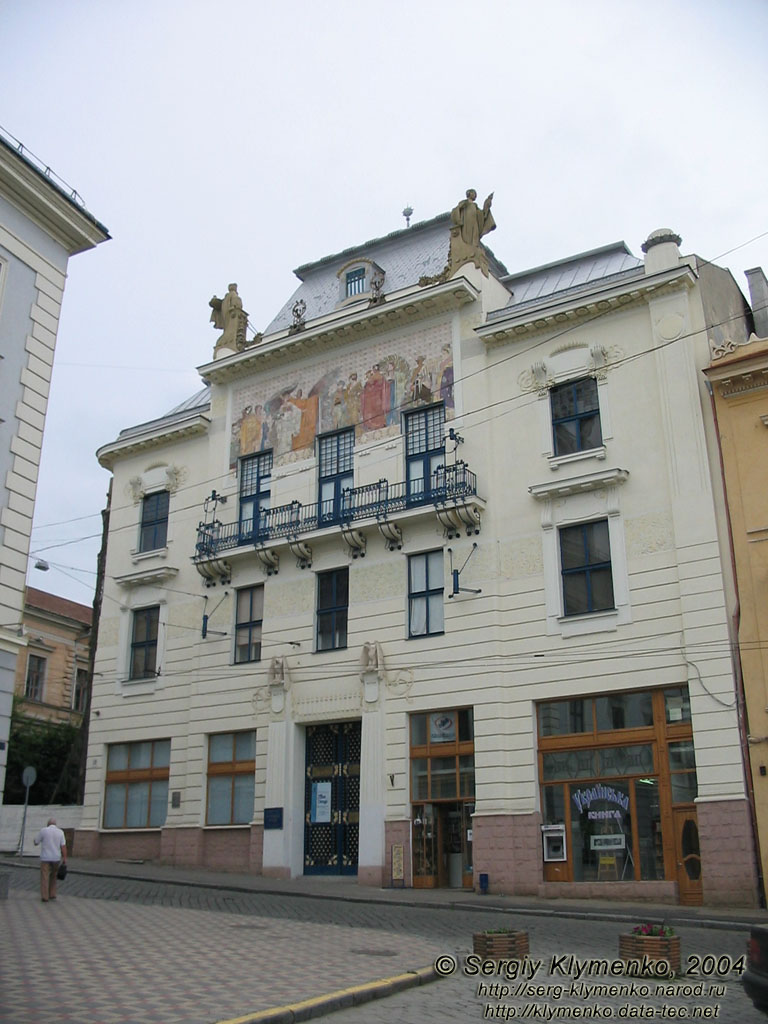 Буковина. Черновцы. Административное здание, памятник архитектуры 1901 г.