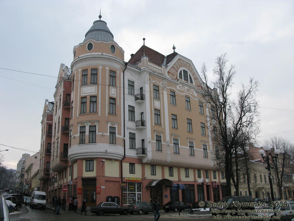 Черновцы. Бывшая гостиница «Бристоль» (на площади Филармонии).