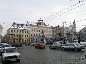 Черновцы. Вид от памятника Т. Г. Шевченко на Центральную площадь и начало улицы Руська.