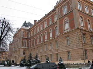Черновцы. Дворец юстиции, памятник архитектуры 1904-1906 гг.