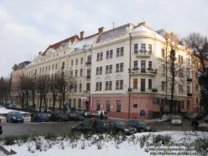 Черновцы. На Театральной площади.