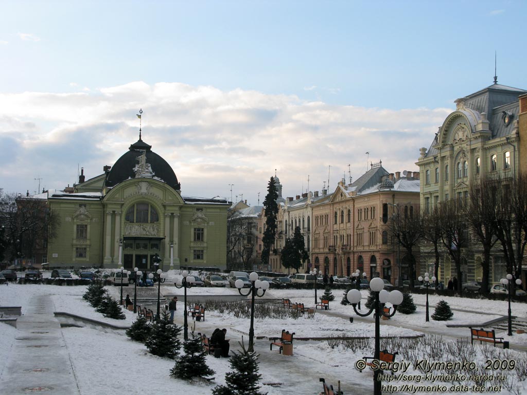 Черновцы. Театральная площадь.