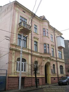Черновцы. По улице 28-го Июня.