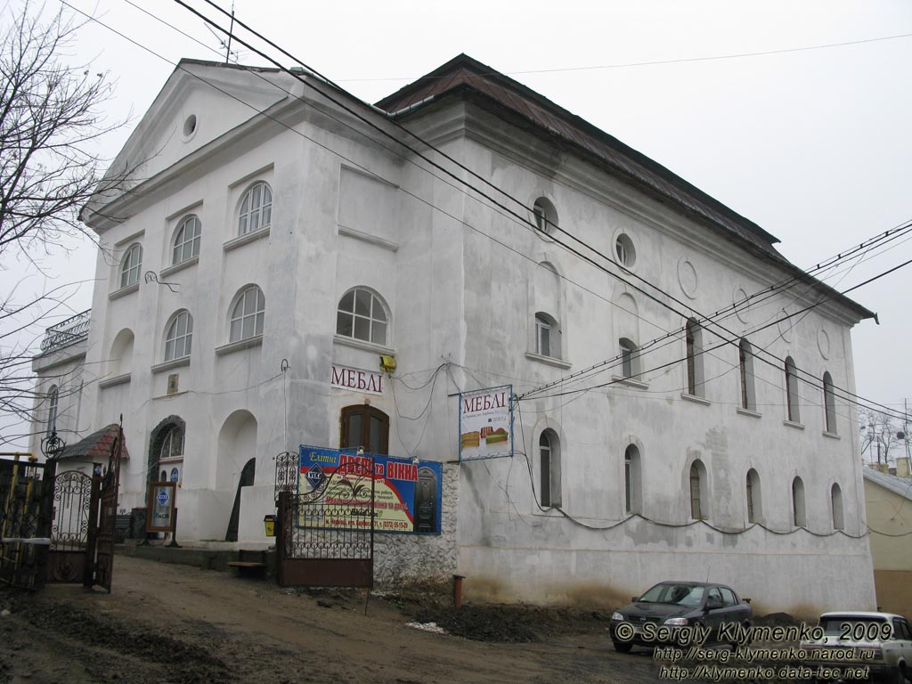 Черновцы. Бывшая «Большая синагога» (ул. Анри Барбюса, 31).