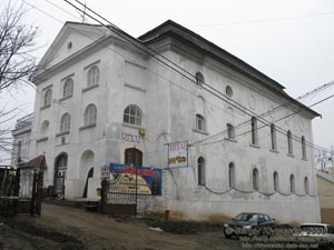 Черновцы. Бывшая «Большая синагога» (ул. Анри Барбюса, 31).