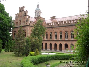 Черновцы. Фото. Бывшая Резиденция митрополитов Буковины и Далмации (ныне - Черновицкий университет), парковый фасад Главного (Митрополичьего) корпуса.