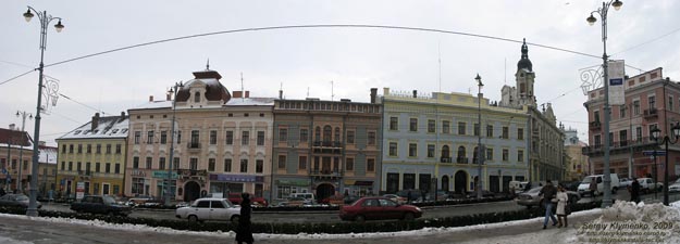 Черновцы. Центральная площадь (вдоль улицы Главная).