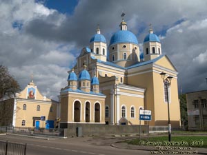 Львовская область, Червоноград. Фото. Бывший бернардинский костел Сошествия Святого Духа (1692-1704).
Ныне - Собор святого равноапостольного князя Владимира, УПЦ КП.