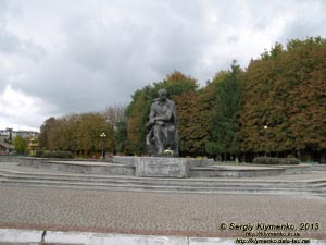 Львовская область, Червоноград. Фото. Памятник Тарасу Шевченко на центральной площади города.