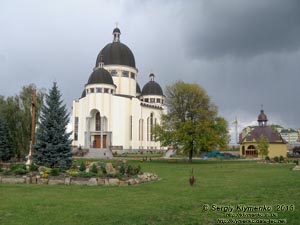 Львовская область, Червоноград. Фото. Греко-католическая церковь Святого Йосафата (ул. Шептицкого, 26).