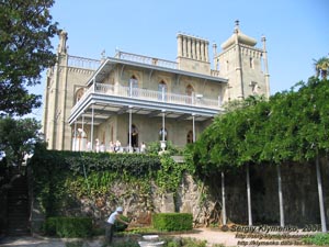 Алупка. Воронцовский дворец с западной стороны.