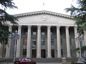 Крым. Ялта. Горисполком (пл. Советская, 1).