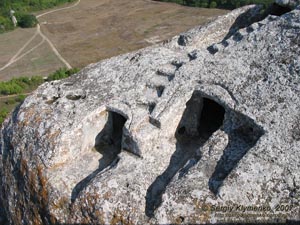 Крым. Эски-Кермен, пещерные помещения в восточных глыбах.