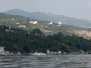 Крым. Алупка, вид с моря на Воронцовский дворец и парк.