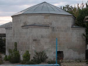 Крым. Бахчисарай, памятники Азиса. Мавзолей Ахмед-бея (начало XVI века).