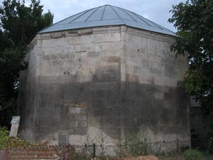 Крым. Бахчисарай, памятники Азиса. Мавзолей Мухаммед-бея (1577 год).