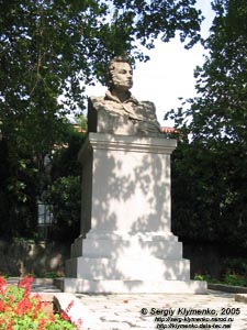 Крым. Гурзуф, Гурзуфский парк. Памятник А. С. Пушкину.