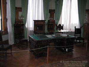 Крым. Ливадийский дворец-музей. В рабочем кабинете Императора Николая II.