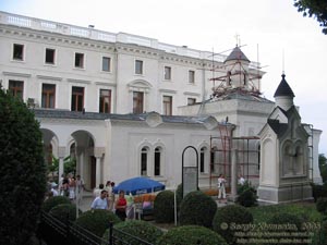 Крым. Ливадийский дворец-музей. Крестовоздвиженская церковь, бывшая домовая церковь семьи Романовых.