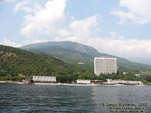 Крым. Гурзуф, вид с моря на санаторий «Ай-Даниль».
