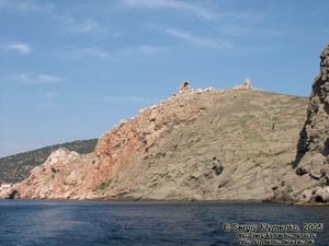 Крым. Фото. Балаклава, остатки башен крепости Чембало, вид с моря.