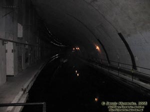Крым. Фото. Военно-морской музейный комплекс «Балаклава». Подземный водный канал, вид в сторону выхода в Балаклавскую бухту.