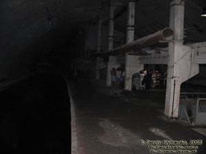 Крым. Фото. Военно-морской музейный комплекс «Балаклава». Подземный водный канал, вид в сторону выхода в море.