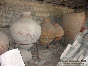 Крым. Херсонес, пифосы из херсонесских раскопок.