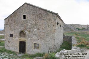 Крым, Феодосия. Фото. Территория генуэзской крепости Кафа. Церковь Стефана, памятник архитектуры XIV века.