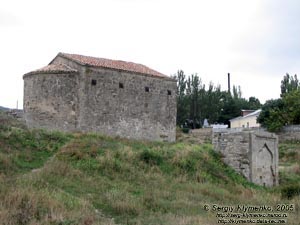 Крым, Феодосия. Фото. Территория генуэзской крепости Кафа. Церковь Стефана, памятник архитектуры XIV века.