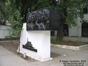 Крым, Феодосия. Фото. Памятный знак броненосцу «Потемкин».