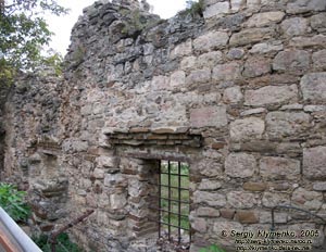 Крым. Фото. Старый Крым, руины Мечети султана Бейбарса, памятник архитектуры 1287-1288 гг. Фрагмент.