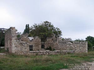 Крым. Фото. Старый Крым, руины Мечети султана Бейбарса, памятник архитектуры 1287-1288 гг.