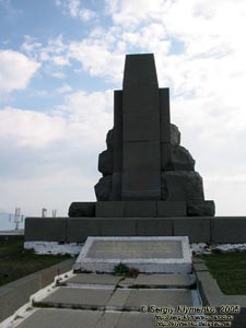 Крым. Гора Ай-Петри. Памятник партизанам Крыма.