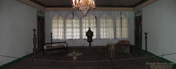 Крым. Бахчисарайский дворец-музей. В музее истории и культуры крымских татар.