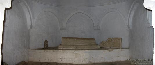 Крым. Чуфут-Кале, Дюрбе (мавзолей, гробница) Джаныке-ханым, надгробие.
