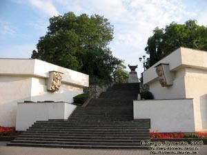 Севастополь. Фото. Лестница от проспекта Нахимова к памятнику А. И. Казарскому и Матросскому бульвару.