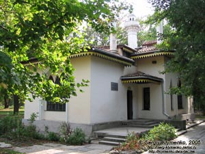 Крым. Симферополь, бывший кухонный корпус загородного дома Воронцова в парке «Салгирка».