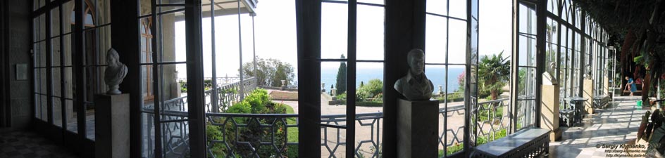 Алупка. Воронцовский дворец. Зимний сад. Вид на террасу (панорама ~180°).