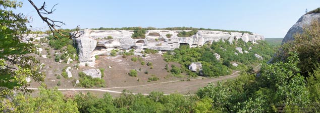 Крым. Вид с Эски-Кермен на близлежащие горы.