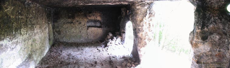 Крым. Мангуп-Кале. Балка Табана-дере (Балка Кожевников), Северный пещерный монастырь.