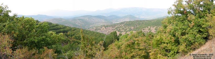 По дороге от Алушты на Судак. Вид на горы с перевала где-то между селами Рыбачье и Приветное.